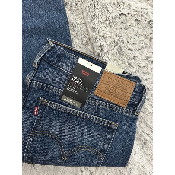 Levi's Premium Wedgie Straight Jeans NWT Button Fly Medium Wash Denim Size 32 - Picture 2 of 8